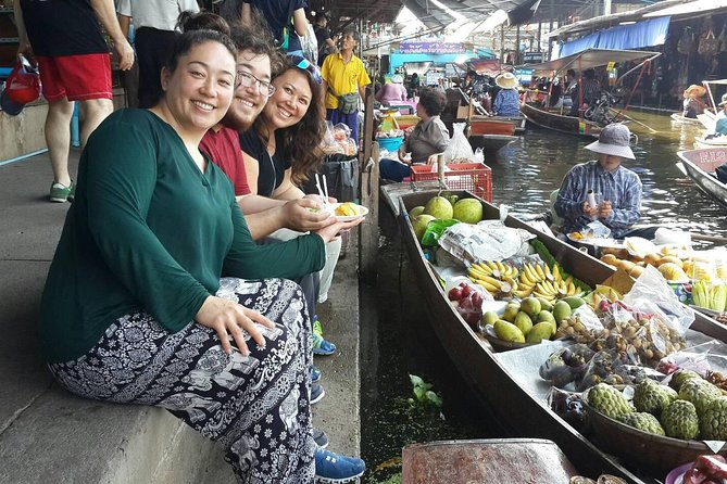 2-hour Bangkok Old City Night CHOB TUK TUK + Talat Noi Street Art - Guide quality and the human factor