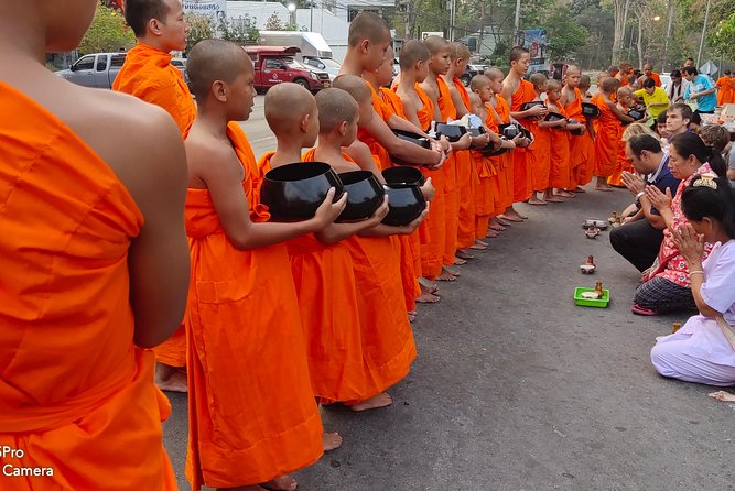 4 highlights: Sticky Waterfall/Elephants/local market /Wat Banden - Getting wet at Sticky Waterfall