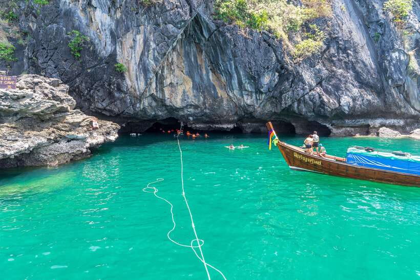 4-Island Tour from Koh Lanta to Koh Kradan with Beach Lunch - Ko Kradan lunch on the sand
