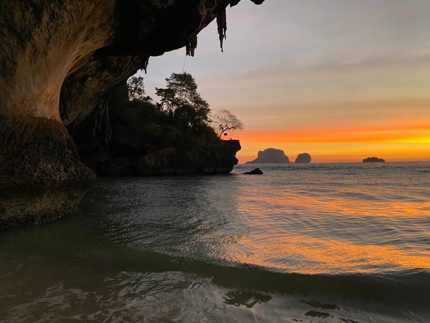 7 Islands sunset tour plus bioluminescent plankton + BBQ - Who should book this experience?