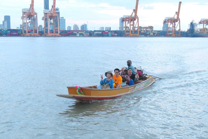 Adventure in Bangkok Green area - Crossing the Chao Phraya by long-tail boat