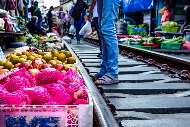 Amphawa Floating Market & Maeklong Railway Train Market Tour - What to wear, bring, and expect