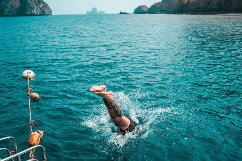 Ao Nang: 4 Island Awesomeness Adventure - Secret Beach brings the group together