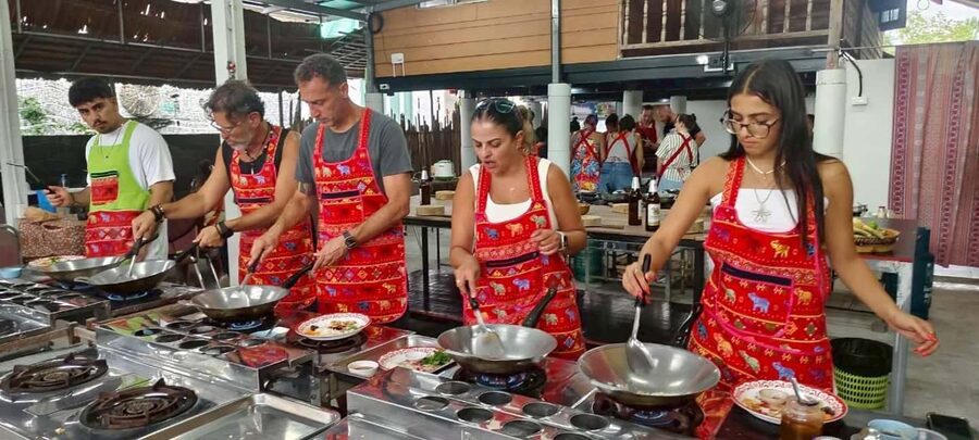 Ao Nang: Authentic Thai Local Cooking Class - Eating together turns cooking into a Thai family meal