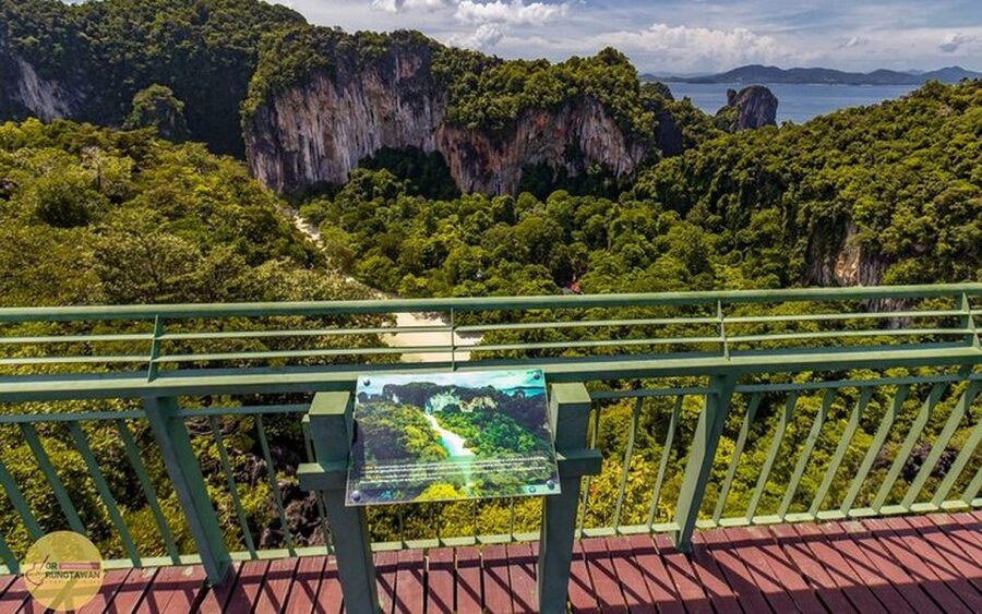 Ao Nang: Hong Islands Tour by Speedboat or Longtail Boat - What the guide adds to the day