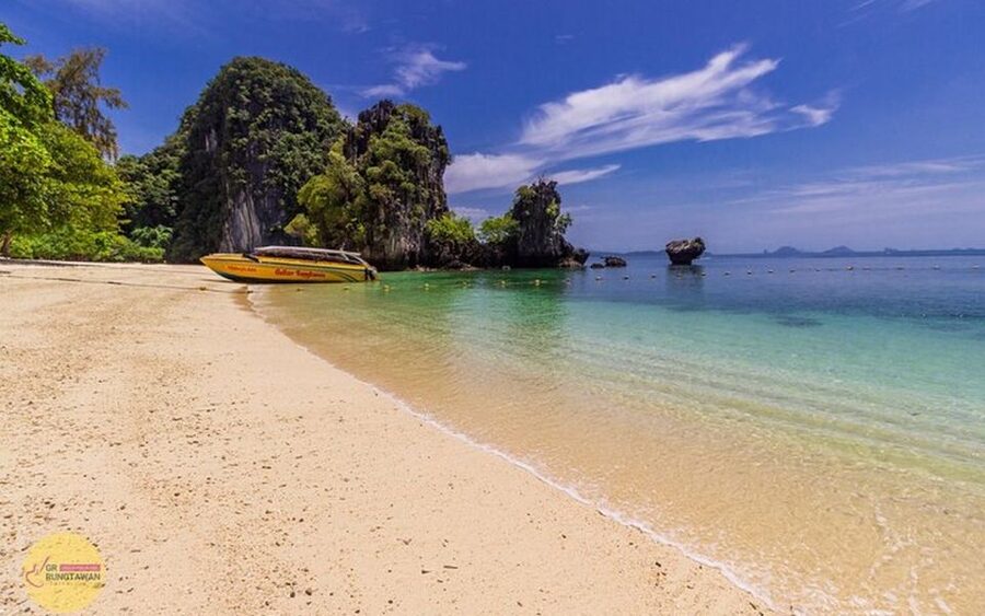 Ao Nang: Hong Islands Tour by Speedboat or Longtail Boat - Hong Lagoon is the calm visual centerpiece