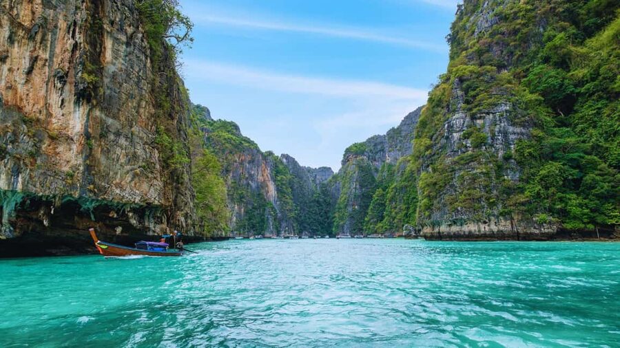 Ao Nang: Phi Phi Islands Speedboat or Catamaran Tour One day - Hotel Pickup and the Ride to the Islands