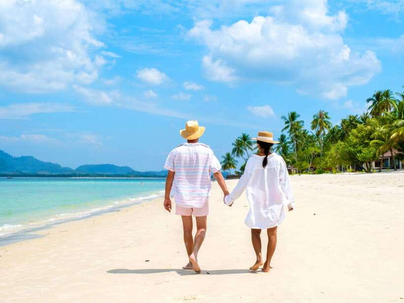 Ao Nang: Premium 4 Islands Snorkeling Tour by Speedboat - The speedboat setup and group size