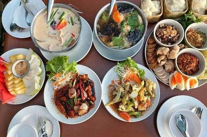 Authentic Chiang Mai 4-Hour Bicycle Tour with Northern Food - Food stops are a highlight, but confirm the details