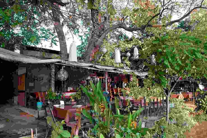 Authentic Chiang Mai 4-Hour Bicycle Tour with Northern Food - Who will enjoy this bicycle and food combination