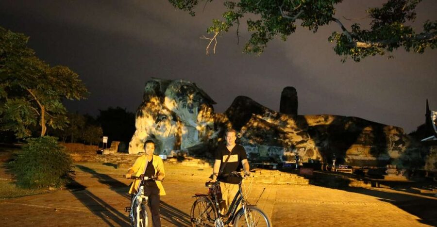 Ayutthaya: 3-Hour Sunset Ride Bike Excursion - Crossing the river and passing local markets