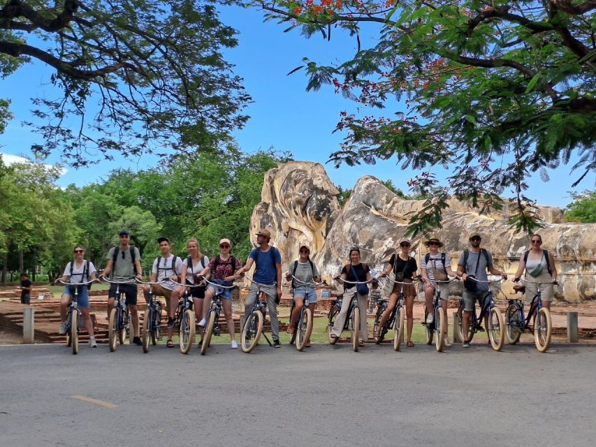 Ayutthaya City and Historical Park Bike Tour - Chao Phrom Market, where the old city stays busy