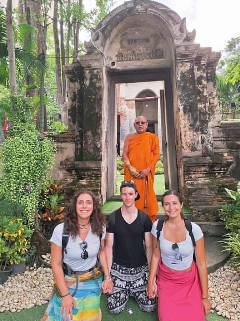 Ayutthaya: Colorful Slow Life Bicycle Tour with local guide. - Starting at Wat Lokayasutha and the reclining Buddha