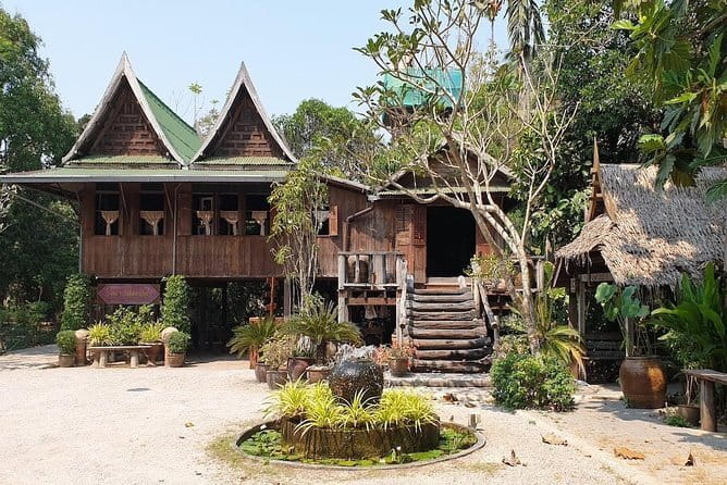 Ayutthaya, Damnoen Floating & Maeklong Railway Market Day Tour - Food, comfort, and what is not covered