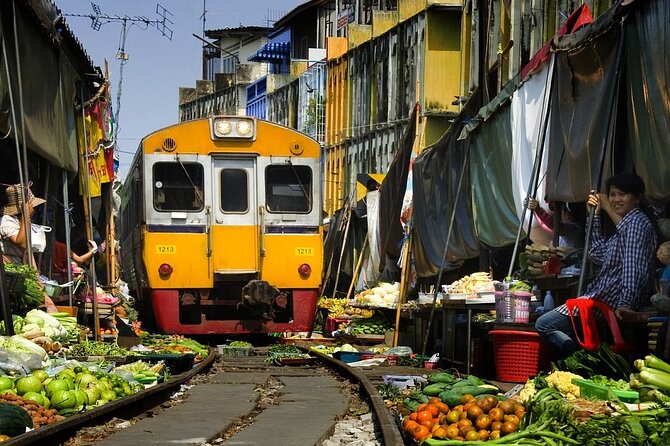 Ayutthaya, Maeklong Railway, Damnoen Saduak Floating Market - Maeklong Railway Market and the train through the stalls