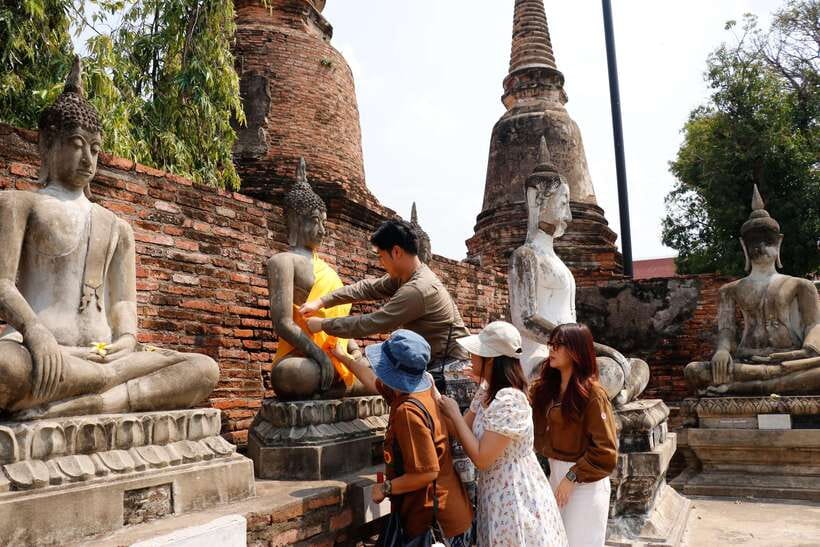 Ayutthaya One Day: Famous Temples & Bang Pa-In Palace Tour - Heat, clothing, and walking