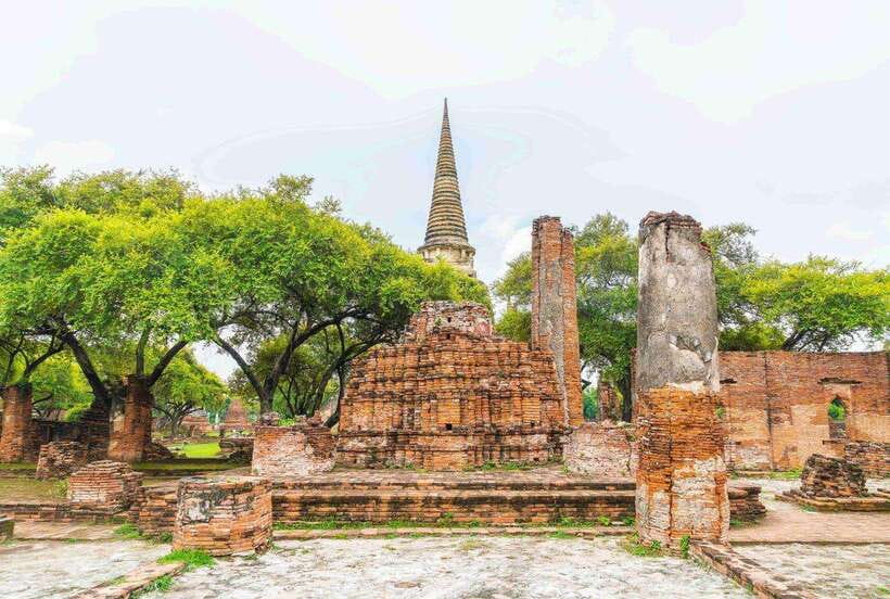 Ayutthaya One Day: Famous Temples & Bang Pa-In Palace Tour - Wat Maha That and the famous tree-root Buddha