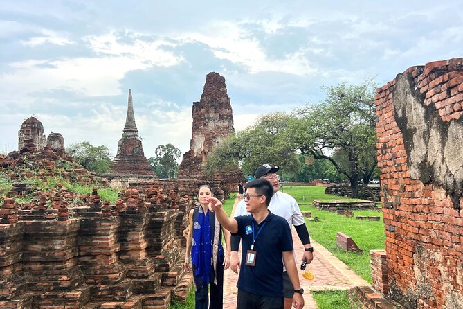 Ayutthaya’s Hidden Gems: Small Group Tour with Car & Local Guide - The Buddha head at Wat Mahathat