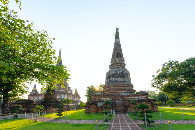 Ayutthaya Sunset Boat Ride & Famous Attraction From Bangkok - Chao Phrom Market and the included snack box