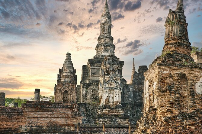 Ayutthaya Sunset Boat Ride & Famous Attraction From Bangkok - Wat Yai Chai Mongkhon and its tall stupa