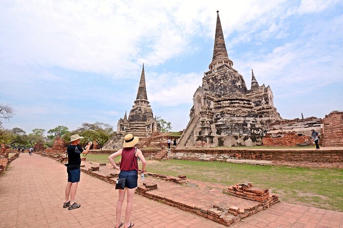 Ayutthaya Sunset Tour: UNESCO Temples & Peaceful River Cruise - The traditional boat ride at sunset