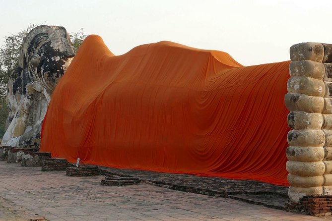 Ayutthaya Sunset Tour: UNESCO Temples & Peaceful River Cruise - What the guide adds to the day