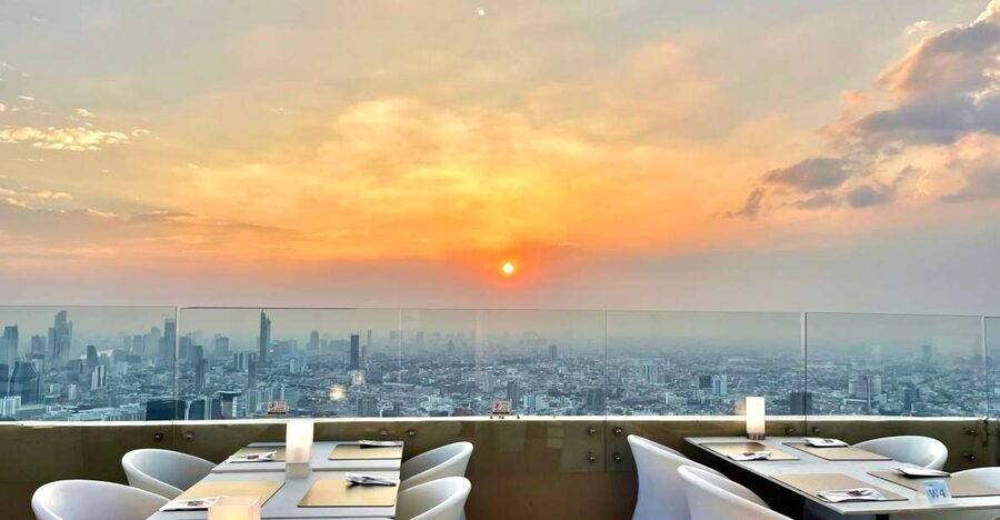 Baiyoke Tower Balcony Buffet & Observation Deck 81st Floor - The balcony or indoor 81st floor