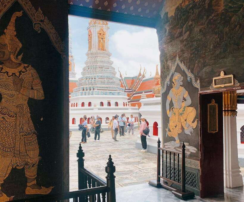 Bangkok: 2 Hours Grand Palace & Wat Pho Private Tour - The tuk-tuk ride to Wat Pho