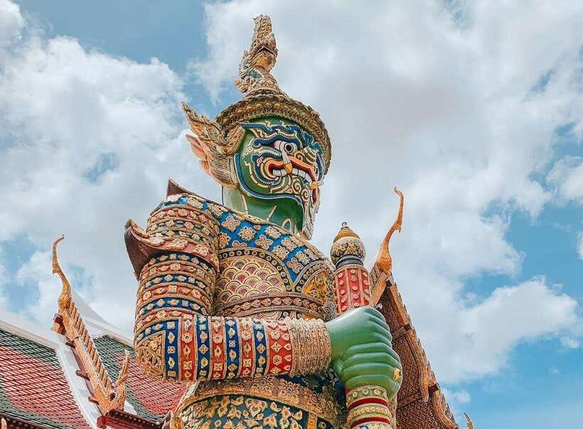 Bangkok: 2 Hours Grand Palace & Wat Pho Private Tour - What the guides add