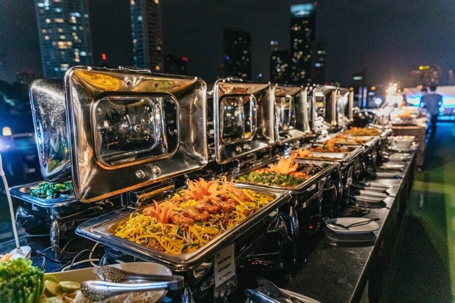 Bangkok: Alangka Luxury Buffet Dinner Cruise With Live Music - Choosing between the upper deck and indoor seating