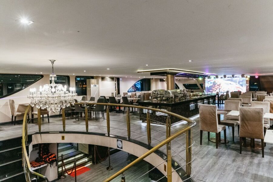 Bangkok: Alangka Luxury Buffet Dinner Cruise With Live Music - Getting to ICONSIAM Pier 4