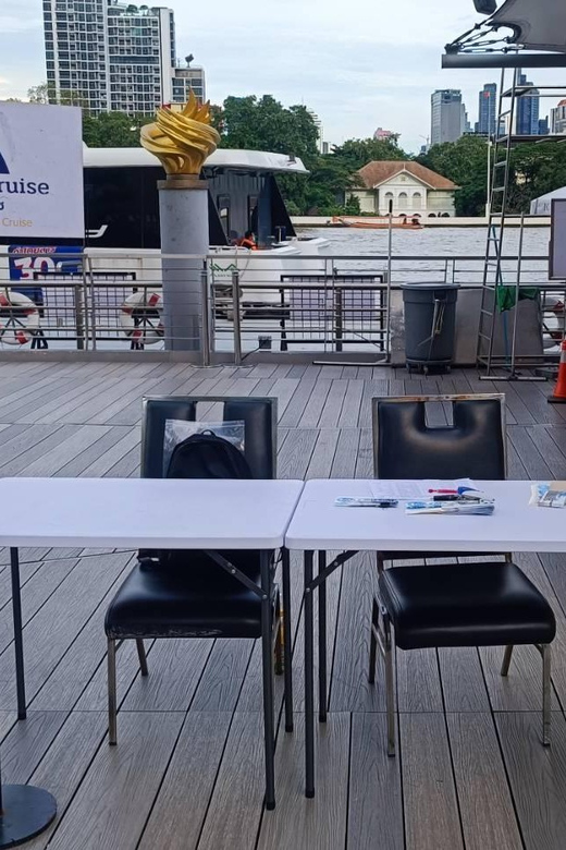 Bangkok: Alangka Luxury Cruise with Buffet and Live Music - Who should book the Alangka Cruise?
