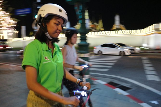 Bangkok at Night by Electric Scooter - Wat Pho after the daytime crowds