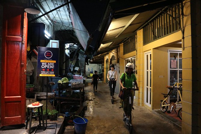 Bangkok at Night by Electric Scooter - Pak Khlong Talat, Bangkok’s flower market