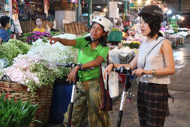 Bangkok at Night by Electric Scooter - Getting started at 6pm