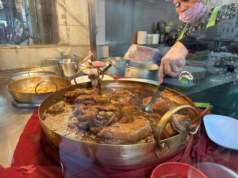 Bangkok Authentic Tasting Thai-Chinatown Walking Food Tour - How much food should you expect?