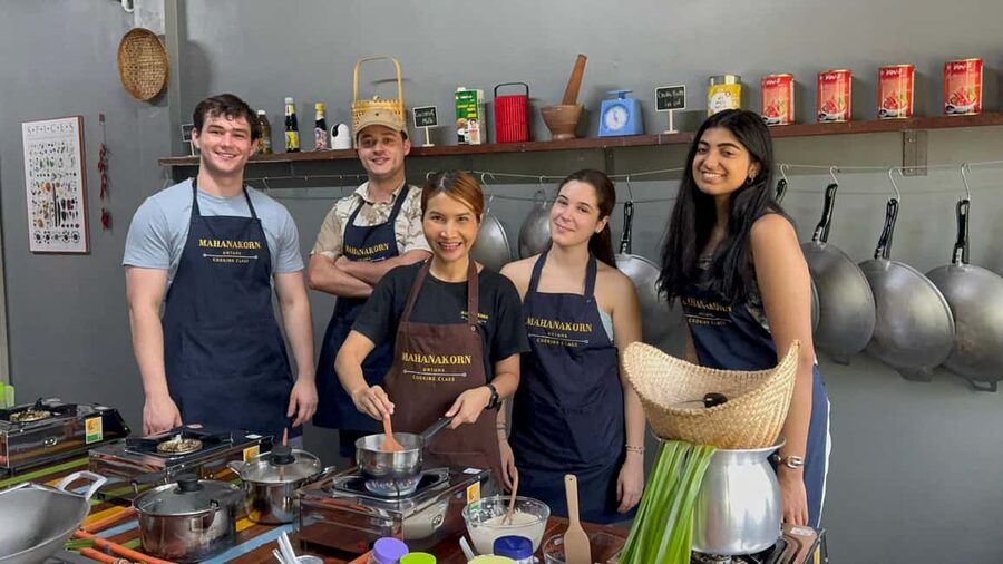 Bangkok: Authentic Thai Cooking Class with Local Host - Meeting Joyce and learning the Thai flavor system