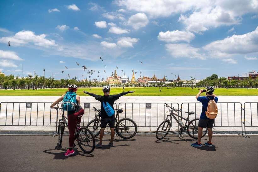 Bangkok: Backstreets and Historic Temples Bike Tour - The Grand Palace area and a royal park