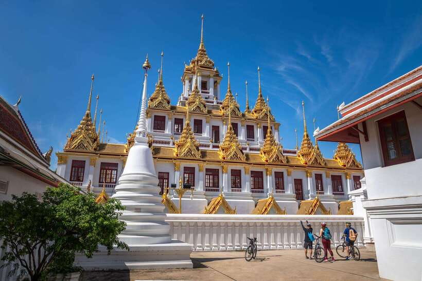 Bangkok: Backstreets and Historic Temples Bike Tour - Buddha images and the Giant Swing