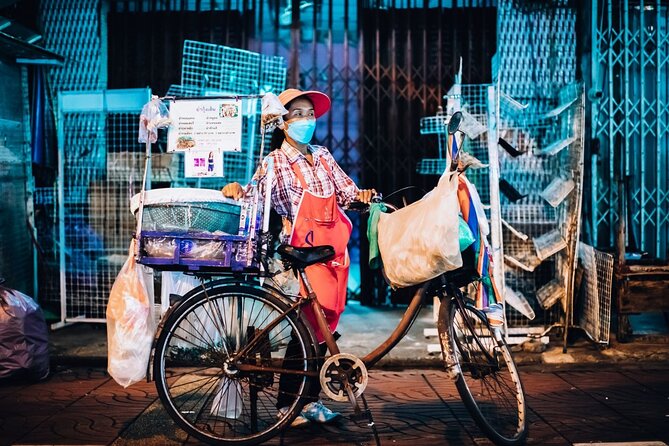 Bangkok: Backstreets Food Tour with 15+ Tastings - Seafood soup, dumplings, and the final sweet surprise