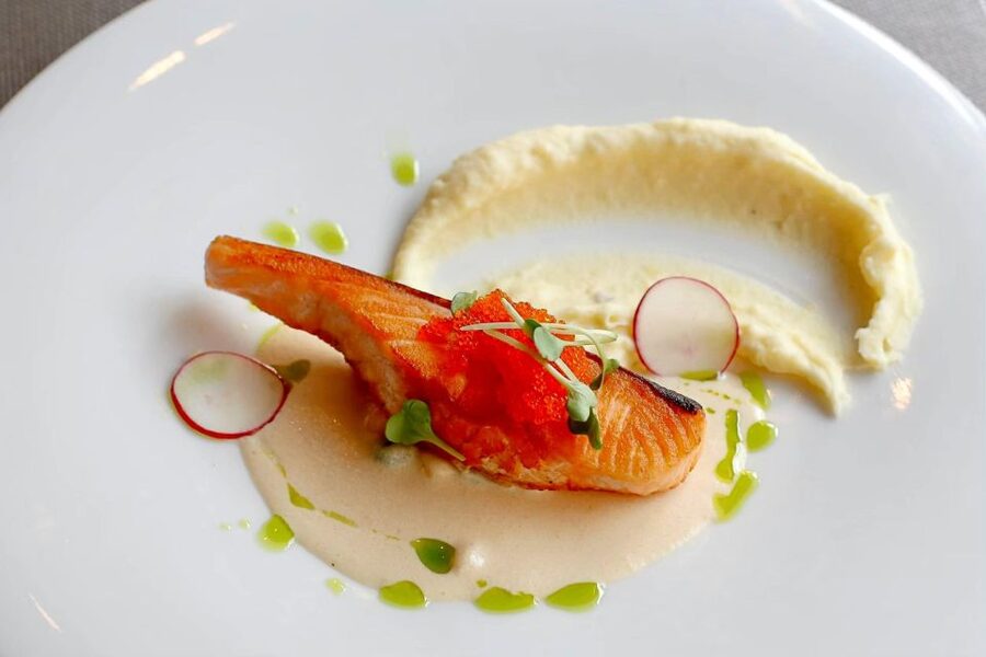 Bangkok: Baiyoke Observation Deck Ticket with Buffet Meal - Baiyoke Floating Market recreates Thai food traditions indoors