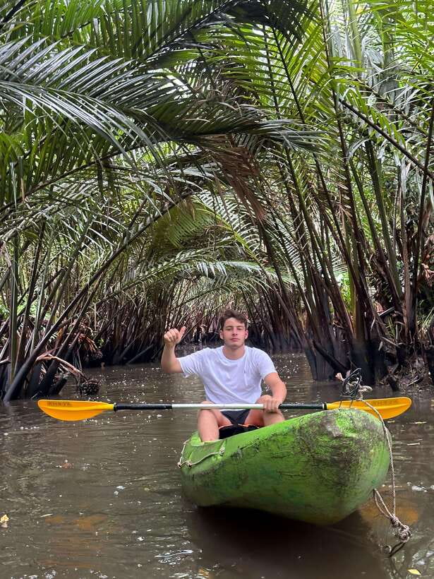 Bangkok: Bang Kachao Green Lung Bike Tour - Local cafés, snacks, and the value of a private guide
