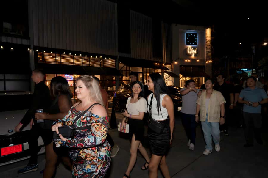 Bangkok: Bar and Club Crawl - Why Private Transport Matters After Dark