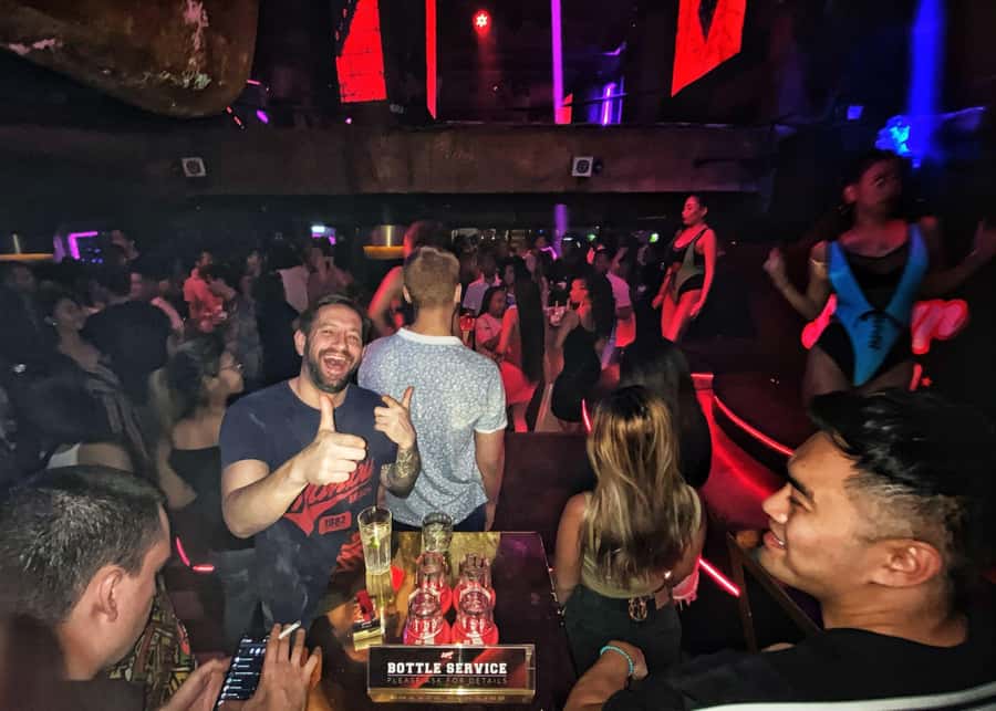 Bangkok: Bar and Club Crawl - Club Entry and Drink Discounts