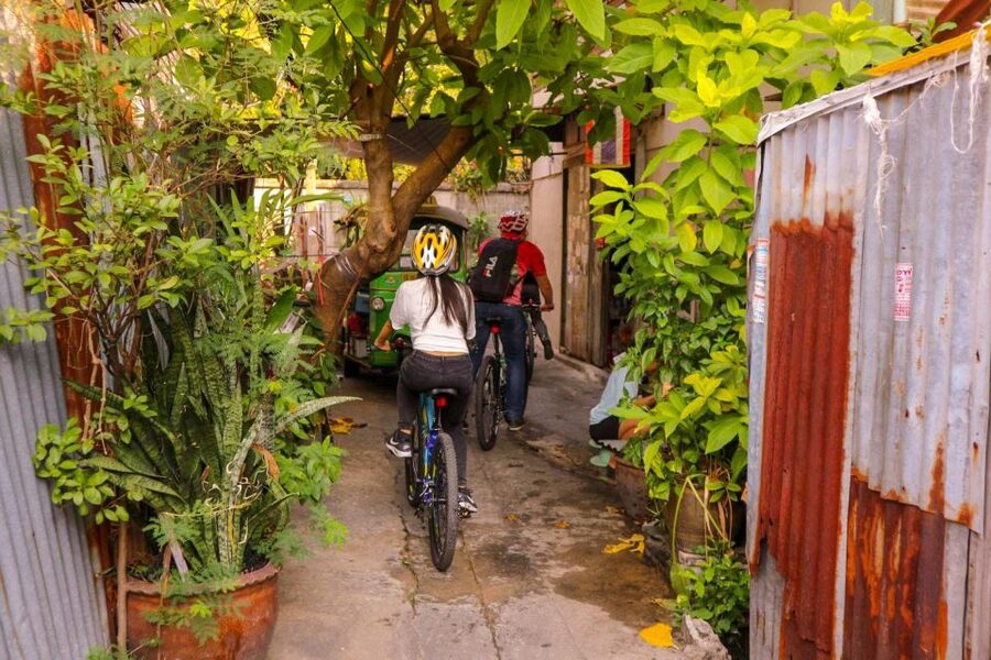 Bangkok: Bike and Canal Boat Tour with Lunch - Guides, group size, and the pace of the day