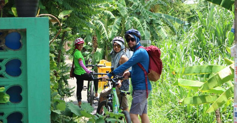 Bangkok: Bike and Canal Boat Tour with Lunch - ตลาดวัดกลาง and the local market stop