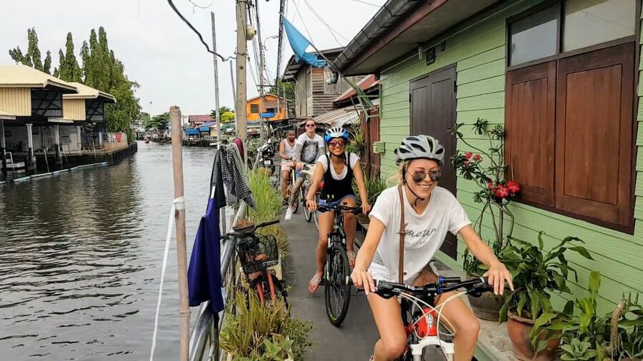 Bangkok: Bike and Canal Boat Tour with Lunch - Wat Ko and the return to the canals