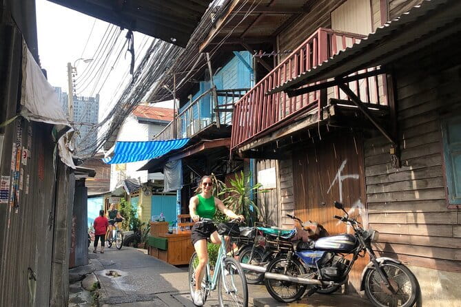Bangkok: Bike and Longtail Boat Tour with Lunch - Guides, group size, and the feel of the ride