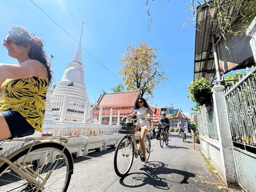 Bangkok: Bike, Boat & Food Tour in Thonburi - Wat Paknam and Wat Khun Chan