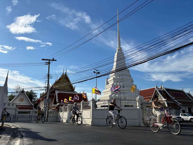 Bangkok: Bike, Boat & Food Tour in Thonburi - Local Thai food after the ride